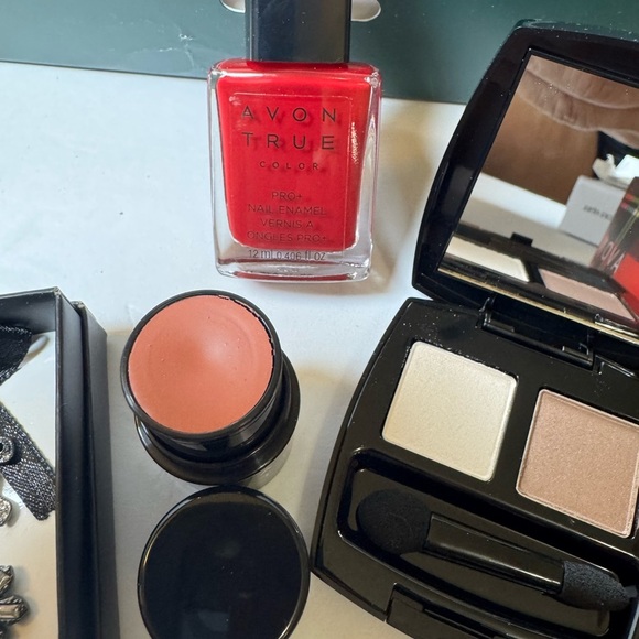 Avon True Color Holiday Box Gift Set 4 Piece New - Picture 5 of 7